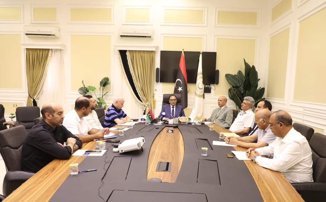 معالي الوزير يستلم مشروع صياغة الإستراتيجبة الوطنية للتعليم العالي والبحث العلمي 2024-2034م.  2/أغسطس/2023م