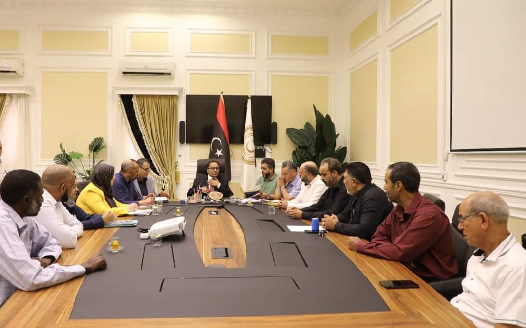 معالي الوزير الدكتور “عمران القيب” يلتقي بعدد من مدراء الادارات والمكاتب بالوزارة 22/اغسطس/2023