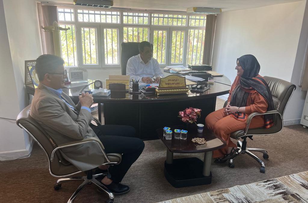 مدير مكتب المتابعة وتقييم الأداء تزور جامعة ليبيا المفتوحة للاطلاع على سير العمل ومناقشة أي عراقيل او صعوبات تواجه الجامعة.