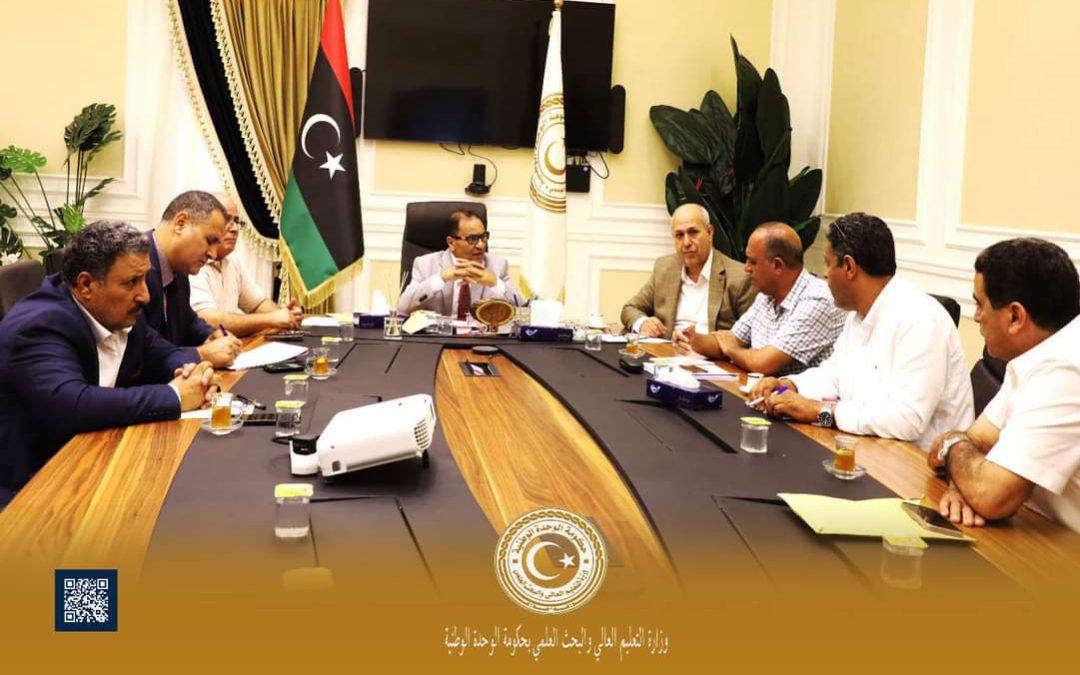 معالي الوزير الدكتور عمران القيب يلتقي بمكتبه بديوان الوزارة بالسيد مدير عام مركز ضمان جودة واعتماد المؤسسات التعليمية والتدريبية