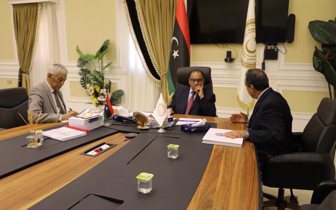 معالي الوزير يلتقي برئيس لجنة إعداد الملاك الوظيفي لجامعة بنغازي