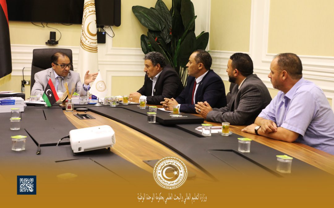 عقد معالي الوزير بمكتبه بديوان الوزارة صباح اليوم اجتماعا بالسيد رئيس جامعة الزنتان والسيد مدير إدارة الدراسات العليا والتدريب بالجامعة والسيد عميد كلية المحاسبة الرجبان ووكيل الشؤون العلمية بالكلية