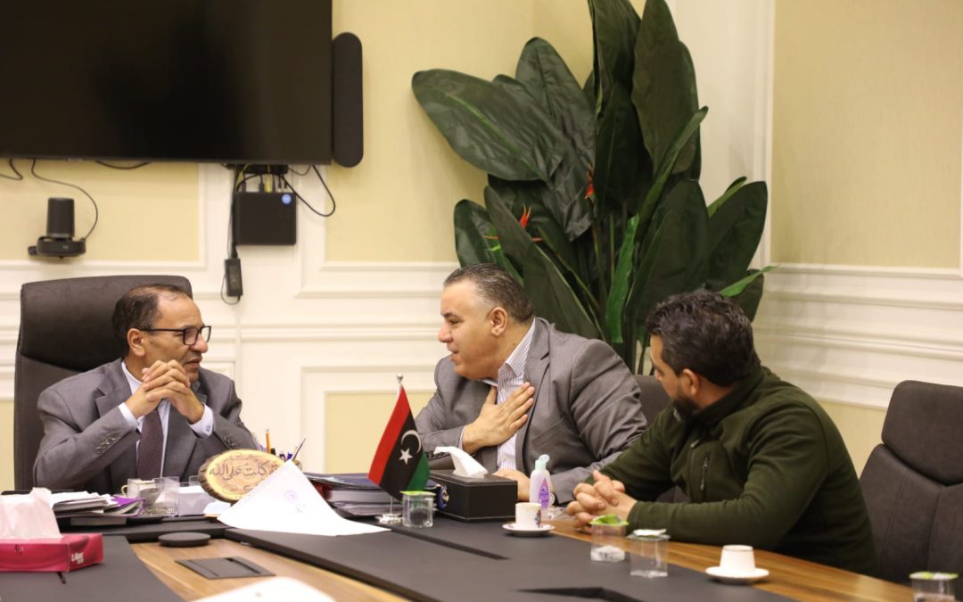 استقبل معالي الوزير الدكتور “عمران القيب” بمكتبه بديوان الوزارة بالعاصمة طرابلس ظهر اليوم السيد رئيس الهيئة العامة لرعاية أسر الشهداء والمفقودين والمبتورين