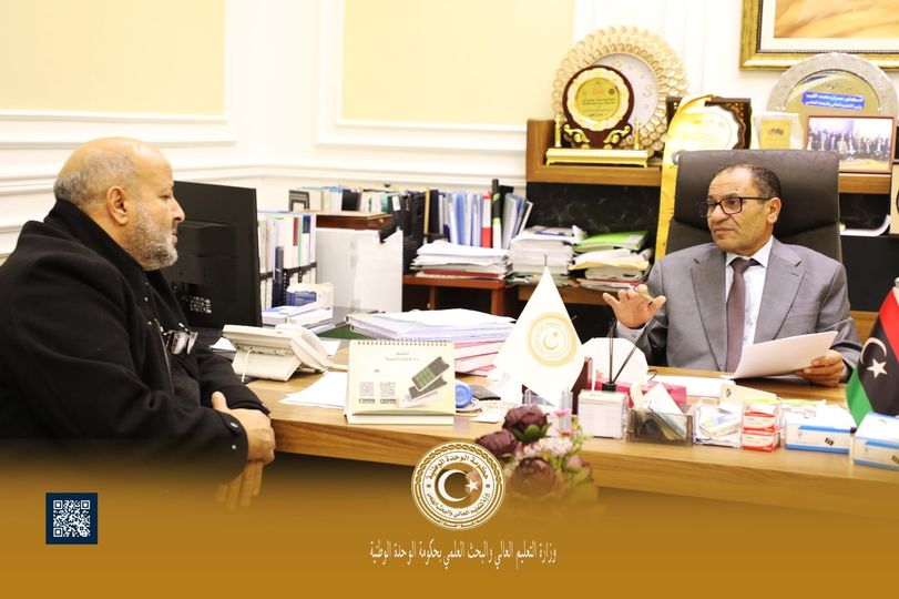 عقد معالي الوزير بمكتبه بديوان الوزارة بالعاصمة طرابلس اجتماعا بالسيد رئيس جامعة خليج السدرة ورئيس لجنة توطين درجة الدكتوراه في كليات الهندسة بالجامعات الليبية أ.د. “إبراهيم غيضان