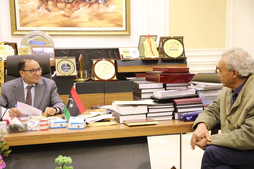 التقى معالي الوزير بمكتبه بديوان الوزارة بالسيد مدير إدارة الدراسات العليا، والسيد رئيس اللجنة الاستشارية