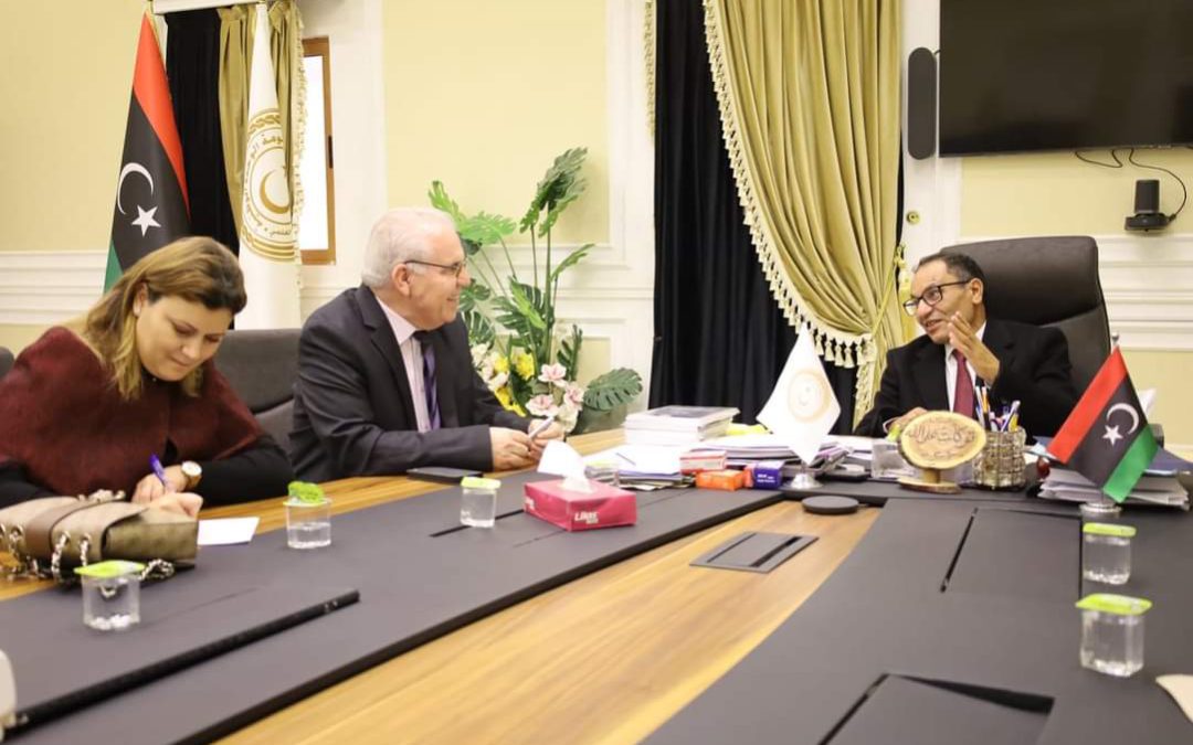 معالي الوزير يستقبل بمكتبه بديوان الوزارة وفدا من كلية الطب البشري بجامعة سوسة بالجمهورية التونسية