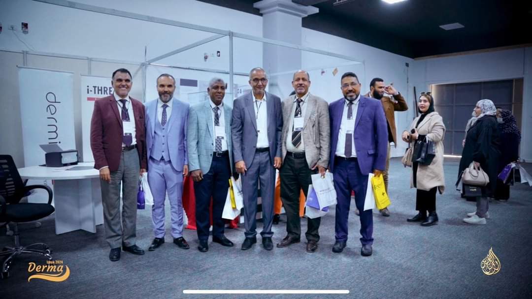 بدعوة كريمة من السادة: / المدير العام لشركة الخيار الأمثل للخدمات الطبية، السيد الأستاذ / بهاء الدين الخوجة، والسيد رئيس اللجنة العلمية والتنظيمة لمؤتمر الديرما الأول. السيد الدكتور / أبوبكر دلّة،