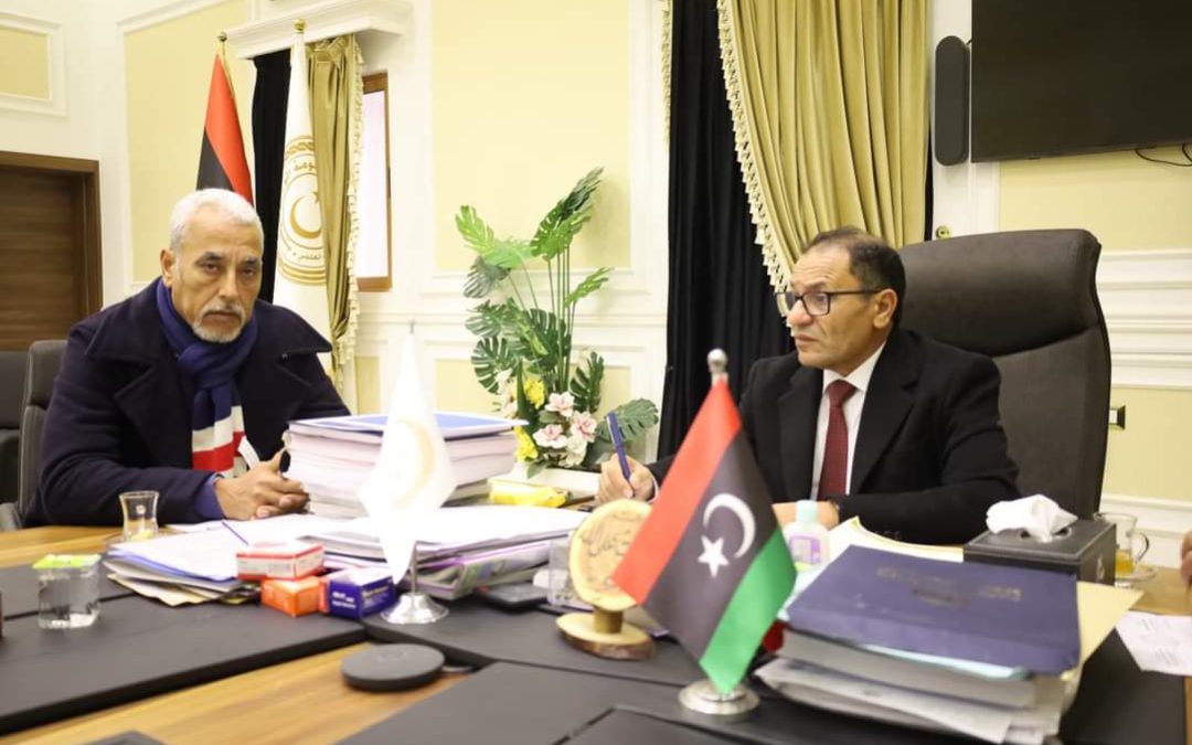 التقى معالي الوزير بمكتبه بديوان الوزارة بالسيد الدكتور “عبد الرؤوف الأمير” عميد كلية التقنية الطبية