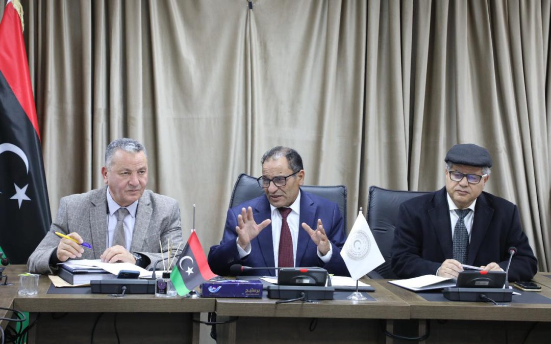 معالي الوزير الدكتور عمران القيب يحضر جانباً من الاجتماع الذي عقد بمقر وزارة التعليم العالي والبحث العلمي في العاصمة طرابلس