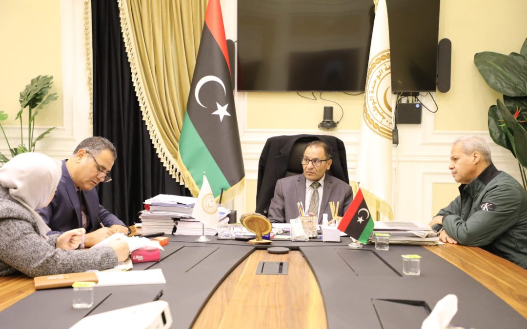 معالي الوزير الدكتور عمران القيب يلتقي بمكتبه بديوان الوزارة في العاصمة طرابلس بالسيد مدير إدارة التعليم العالي الخاص ومدير مكتب المتابعة وتقييم الأداء، ومدير مكتب شؤون الوزارة