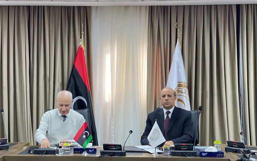 عقدت لجنة تنقيح وصياغة الاستراتيجية الوطنية للتعليم العالي اجتماعها السادس اليوم الأربعاء بقاعة الاجتماعات بديوان الوزارة بحضور رئيسها ومعظم أعضائها