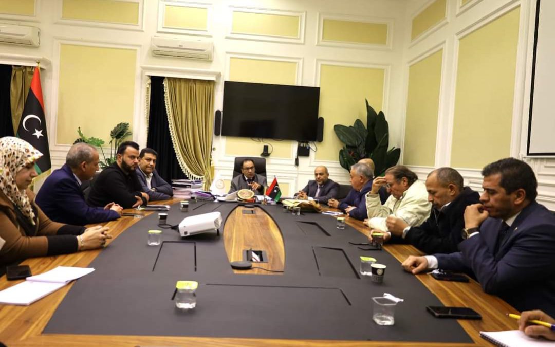 عقد معالي الوزير بمكتبه بديوان الوزارة بالعاصمة طرابلس ظهر اليوم اجتماعا ضم السادة وكيل الشؤون العلمية بجامعة طرابلس،