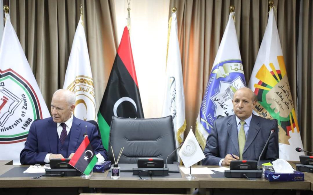 عقدت لجنة تنقيح الاستراتيجية الوطنية للتعليم العالي والبحث العلمي اجتماعها السابع، اليوم الأربعاء، بقاعة الاجتماعات بديوان الوزارة