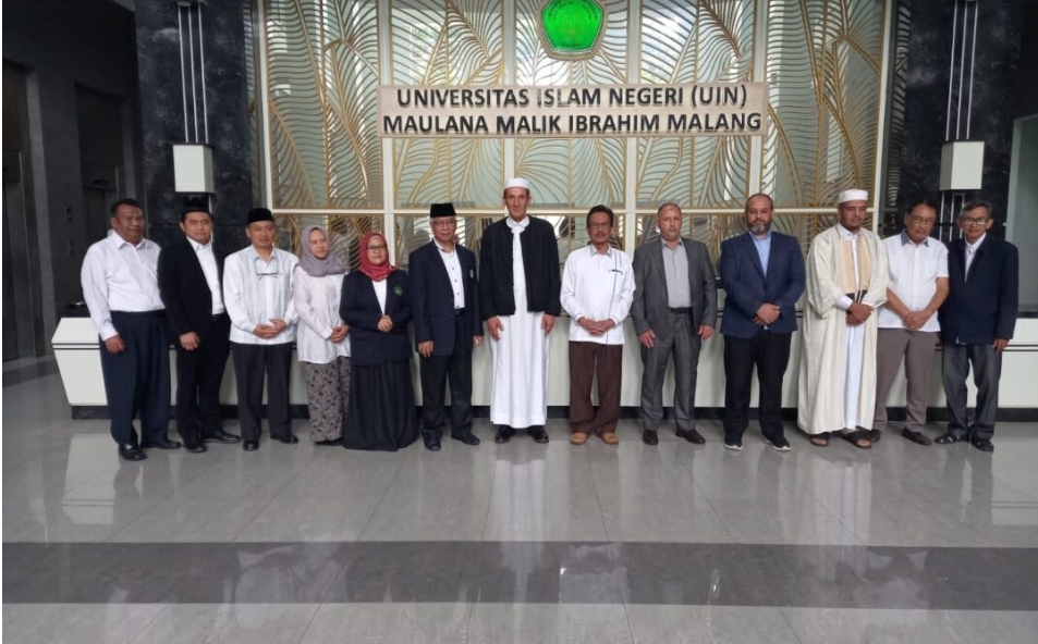 | شارك بتعليقك أنشطة وفعاليات زيارة السيد رئيس الجامعة الأسمرية ومدير مكتب الشؤون القانونية بالجامعة لدولة اندونيسيا