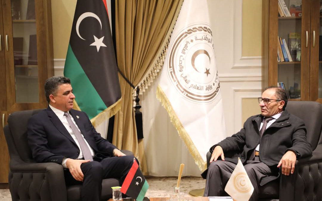 التقى معالي الوزير الدكتور “عمران القيب” بمكتبه بديوان الوزارة ظهر اليوم الاربعاء الموافق 2024/12/18م رئيس ديوان المحاسبة السيد “خالد شكشك