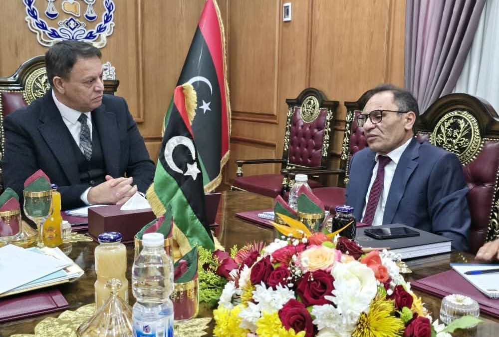 رئيس المجلس الاعلى للقضاء يستقبل قبل قليل بمكتبه في العاصمة طرابلس معالي الوزير الدكتور عمران القيب رفقة عدد من رؤساء الجامعات ومدراء الإدارات ورئيس اللجنة الاستشارية، بحضور امين عام المجلس الاعلى للقضاء