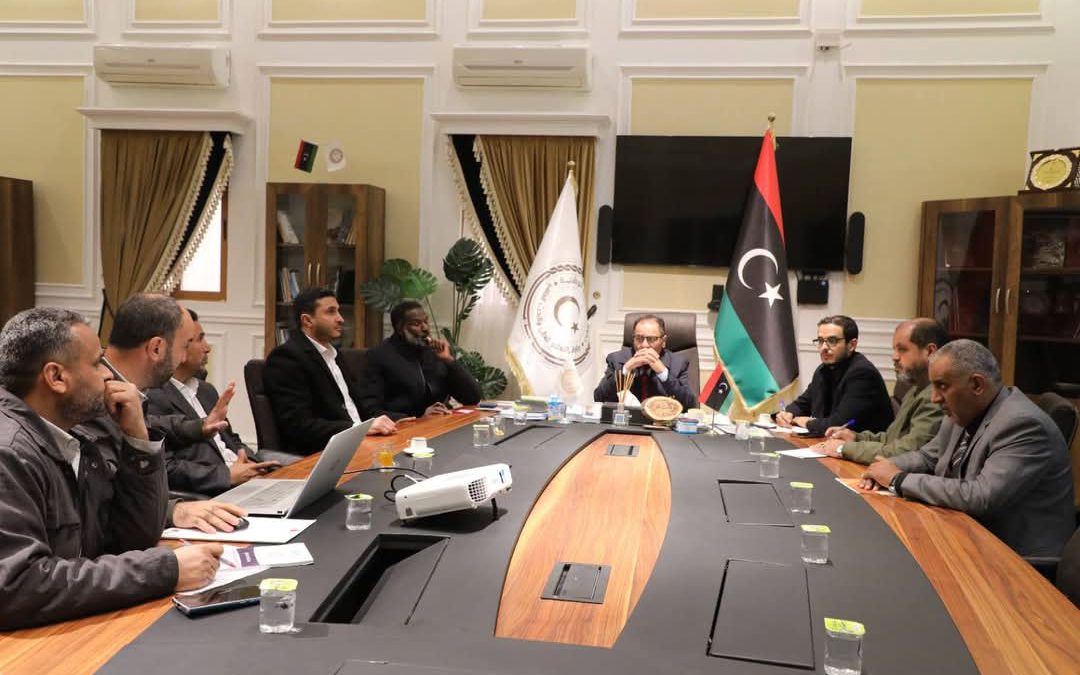 معالي الوزير يعقد اجتماعًا مع فريق البوابة الإلكترونية لاستعراض الوضع الحالي للمنظومة والمراحل اللاحقة. الاثنين 2025/1/6م