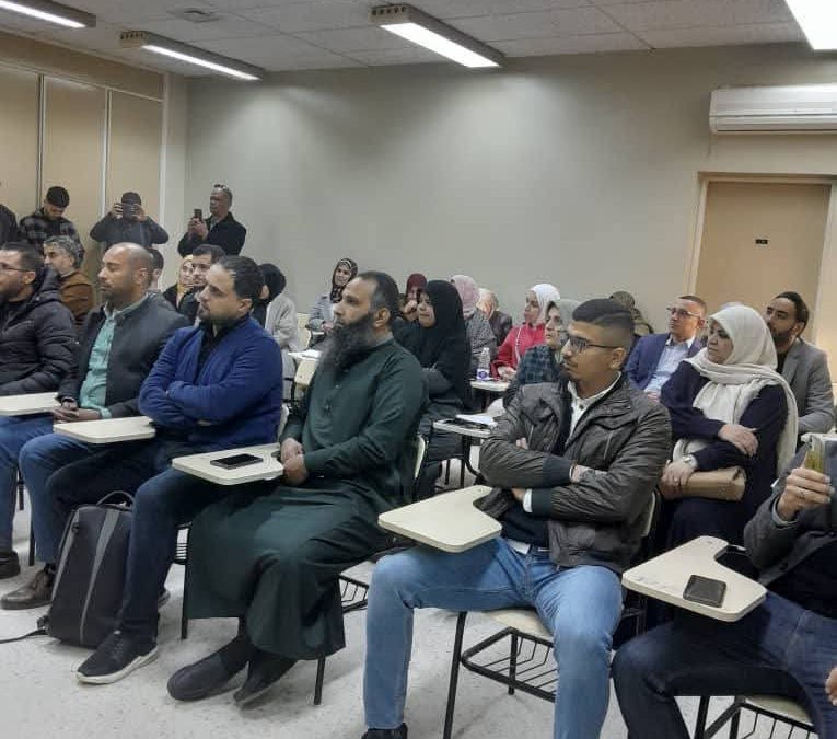 انطلقت صباح اليوم الاثنين الموافق 6 / يناير / 2025م ورشة عمل مكثفة للتدريب على جهاز ( UHPLC) بحضور السيدة مدير مكتب متابعة وتجهيز وتطوير المعامل بالوزارة والسيد وكيل الشؤون العلمية بكلية الصيدلة جامعة طرابلس المستضيفة للورشة وتقديم مدرب من الشركة الالمانية الموردة.