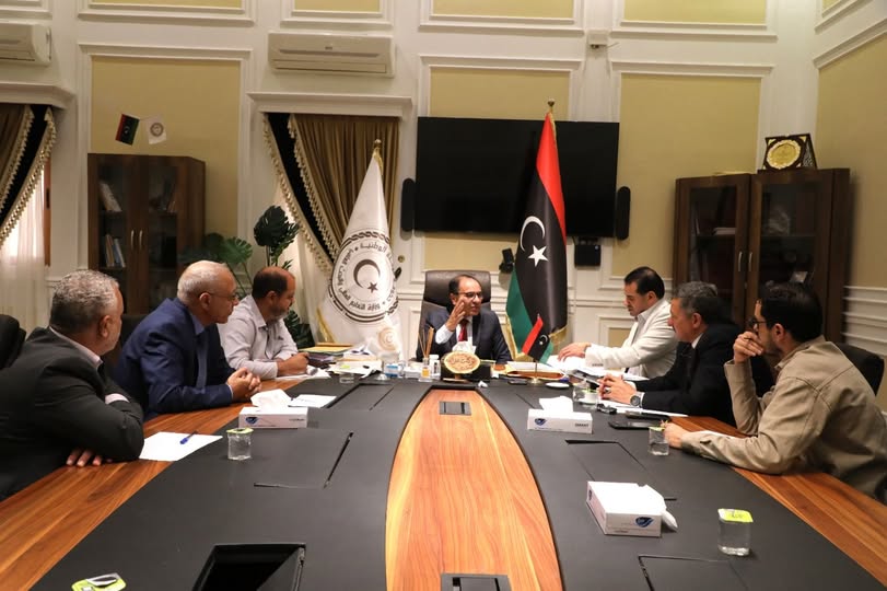 معالي الوزير يجتمع باللجنة الوطنية لتعيين أعضاء هيئة التدريس ويؤكد على اعتماد معايير شفافة للارتقاء بالجامعات وتحسين مخرجاتها الإثنين 2025/4/14م