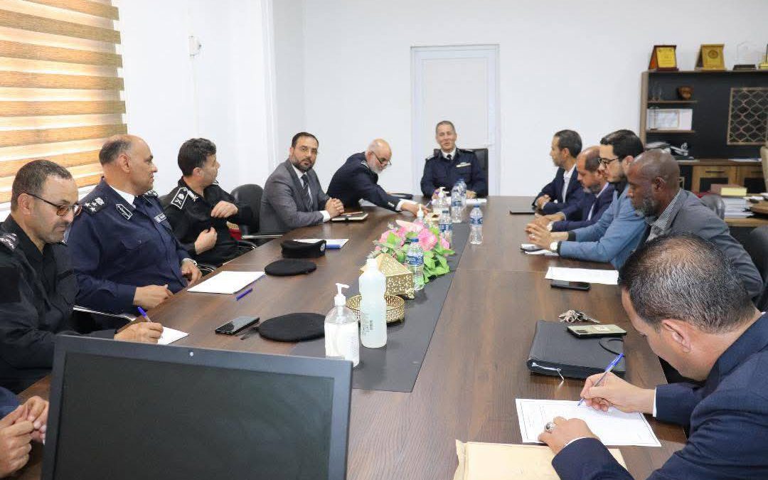 في إطار حرص وزارة التعليم العالي والبحث العلمي على تعزيز الشراكات المؤسسية، نظّمت إدارة التوعية والإرشاد الطلابي لقاءً مشتركًا مع وزارة الداخلية، بحضور عدد من المسؤولين من كلا الجانبين