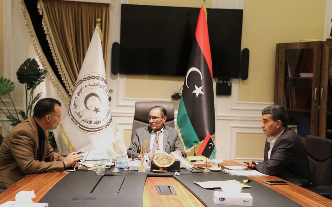 في إطار حرصه على متابعة شؤون أعضاء هيئة التدريس وتعزيز سير العمل الأكاديمي