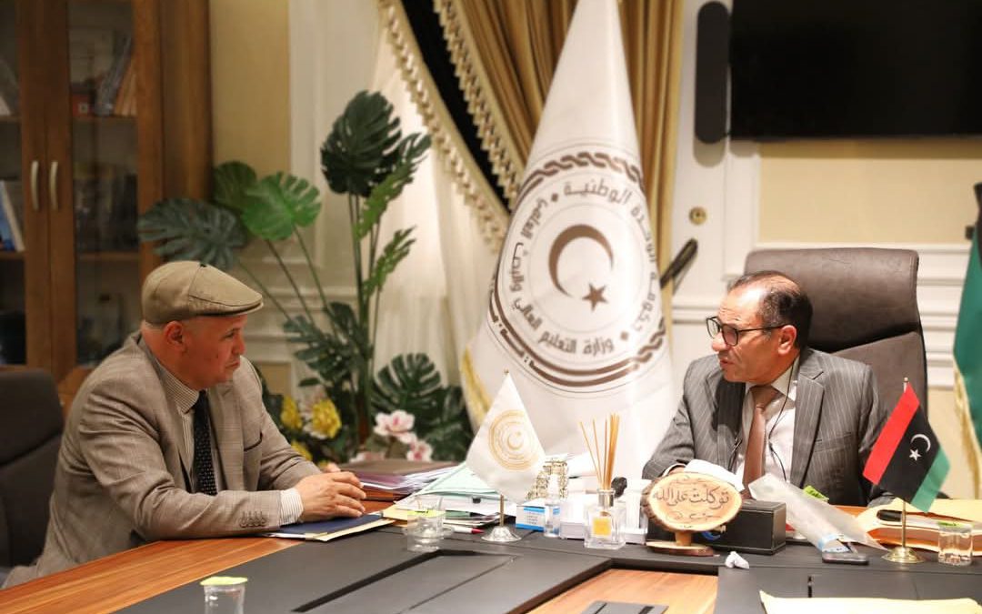 معالي الوزير الدكتور “عمران القيب” يلتقي بمكتبه بديوان الوزارة بالعاصمة طرابلس ظهر اليوم الأحد الموافق 2025/4/13م السيد رئيس جامعة الجفرة