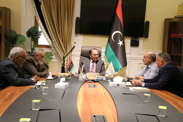 التقى معالي الوزير الدكتور “عمران القيب” بمكتبه بديوان الوزارة صباح اليوم الأحد السيد رئيس قسم الهندسة الحيوية بكلية الهندسة – جامعة طرابلس وعدد من أعضاء هيئة التدريس بالقسم