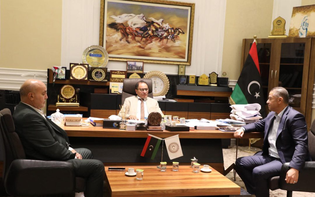 التقى معالي وزير التعليم العالي والبحث العلمي، الدكتور عمران القيب، صباح اليوم الثلاثاء الموافق 14 أكتوبر، بمكتبه بديوان الوزارة في العاصمة طرابلس، السيد رئيس جامعة الزاوية، والسيد مستشار رئيس الجامعة.