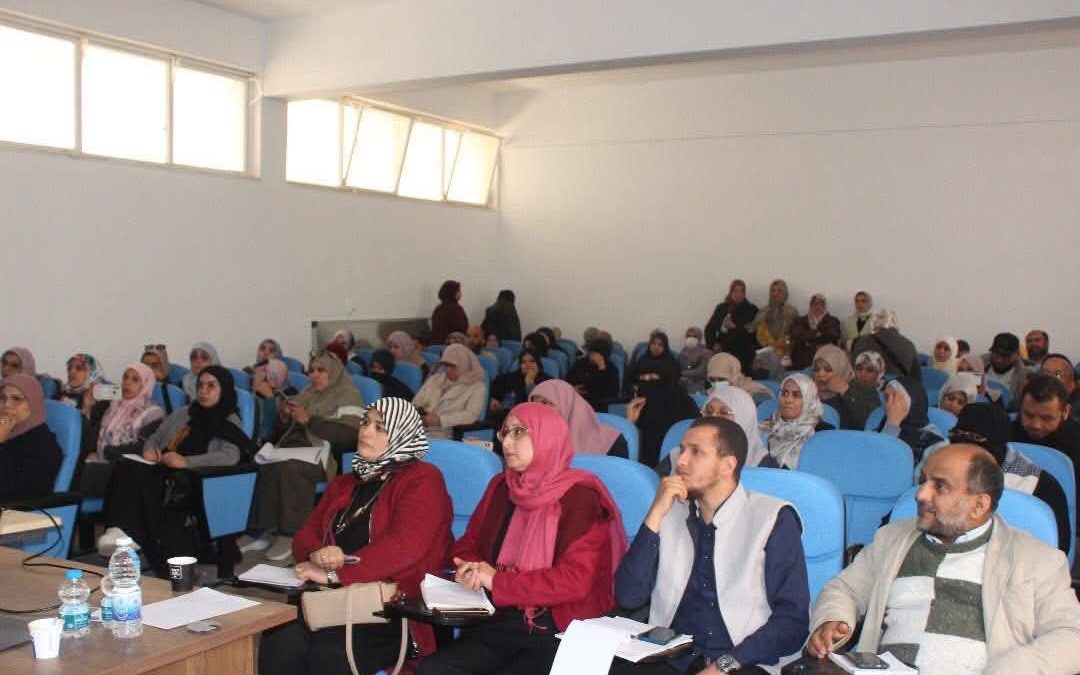 ورشة عمل هدفت إلى تعزيز مهارات طلاب الدراسات العليا في مجالات العرض العلمي، التحليل الإحصائي، واستخدام الذكاء الاصطناعي في البحث 