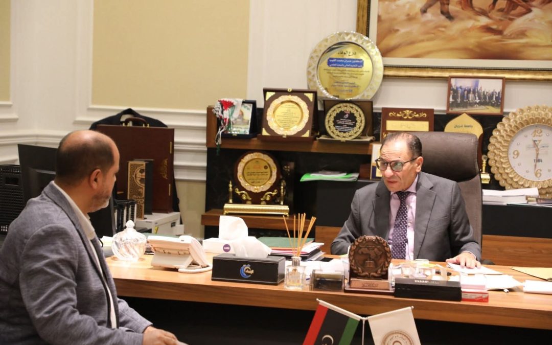 عقد معالي الوزير الدكتور عمران القيب صباح اليوم لقاءً مع السيد مدير إدارة شؤون الجامعات