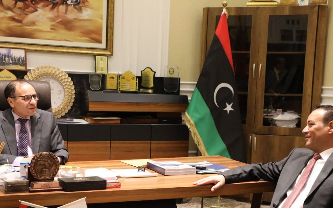 التقى معالي الوزير الدكتور “عمران القيب” بمكتبه بديوان الوزارة، السيد مدير إدارة التوعية والإرشاد الطلابي بالوزارة