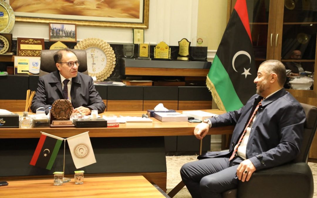 معالي الوزير الدكتور “عمران القيب” يلتقي بمكتبه بديوان الوزارة صباح اليوم الاثنين السيد رئيس جامعة الزاوية