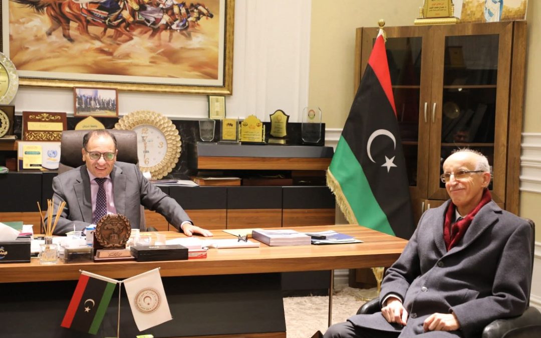 التقى معالي الوزير الدكتور عمران القيب بمكتبه بديوان الوزارة السيد رئيس جامعة طرابلس