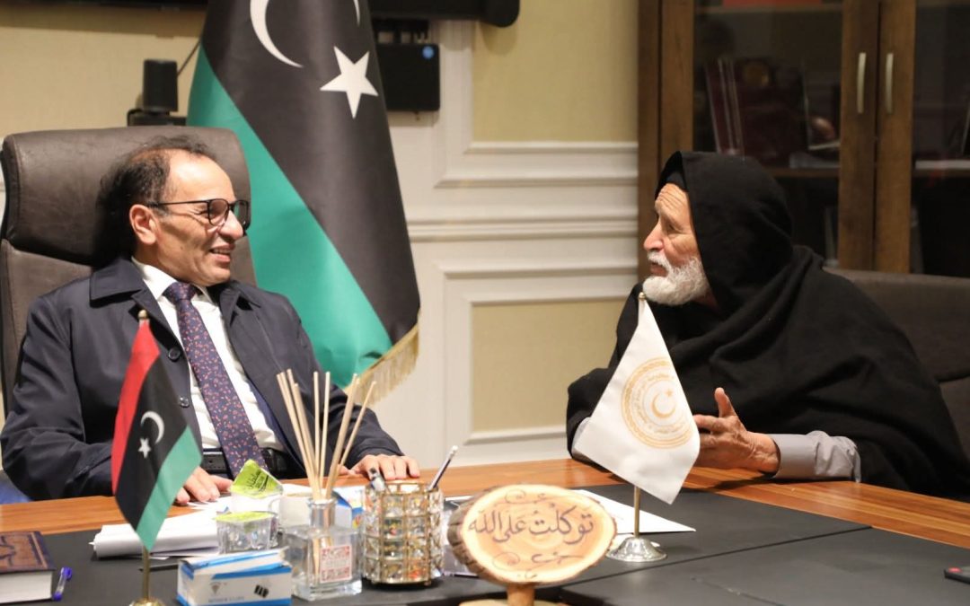 استقبل معالي وزير التعليم العالي والبحث العلمي الدكتور “عمران القيب” الشيخ “الطاهر اجديع” أحد شيوخ ومناضلي مدينة الزنتان