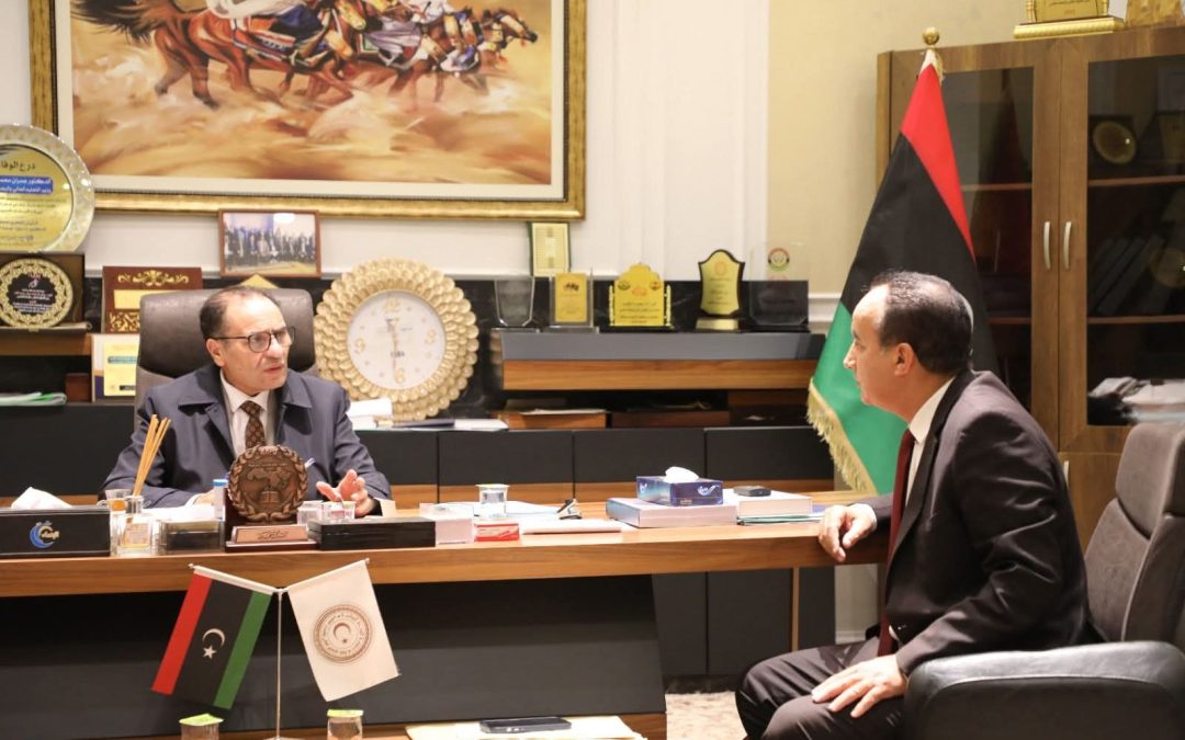 التقى معالي الوزير الدكتور عمران القيب بمكتبه بديوان الوزارة، السيد رئيس جامعة الزيتونة