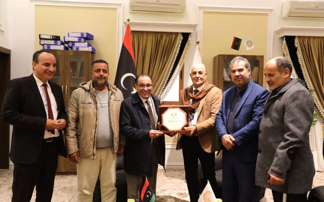 قام رئيس جامعة الزيتونة، رفقة إدارة النشاط بالجامعة، بتكريم معالي وزير التعليم العالي والبحث العلمي