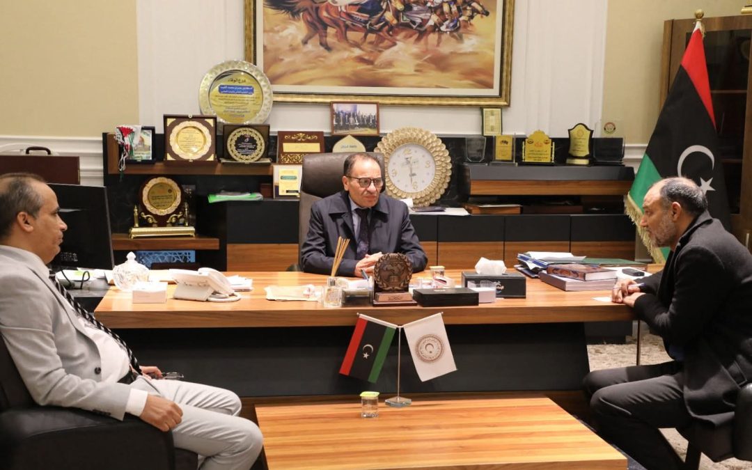 لقاء معالي وزير التعليم العالي بالسيد مدير المركز الوطني للامتحانات بوزارة التربية والتعليم 