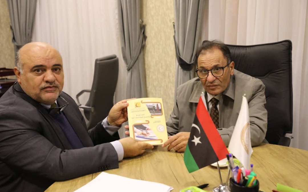 معالي الوزير يستلم التقرير السنوي لعام 2025م من رئيس الأكاديمية   