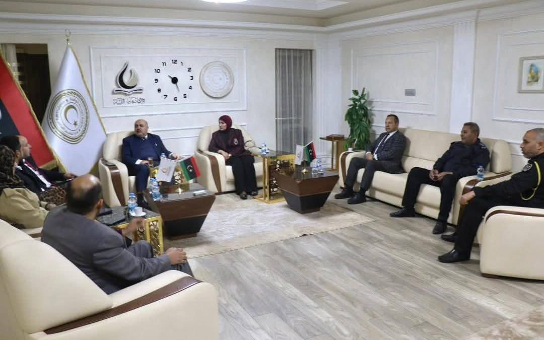 زيارة وفد من مركز الرقابة على الأغذية و الأدوية للأكاديمية الليبية 