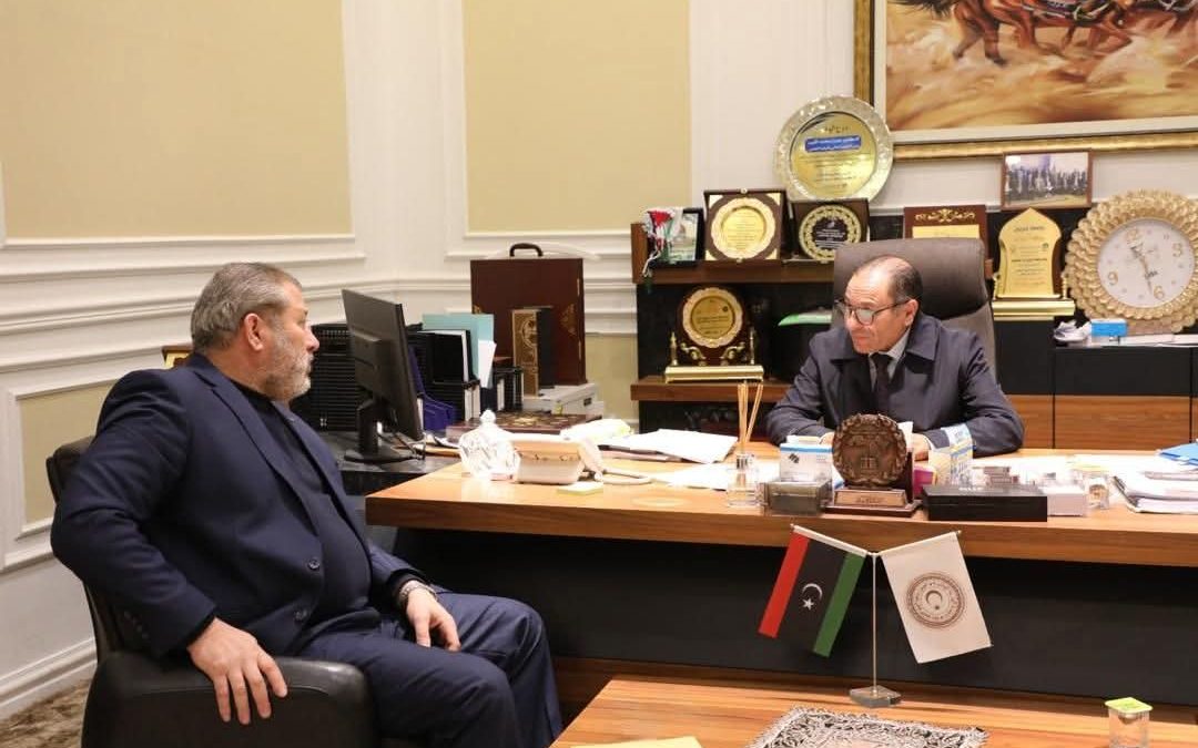 معالي الوزير يلتقي كاتب عام جامعة الزاوية   