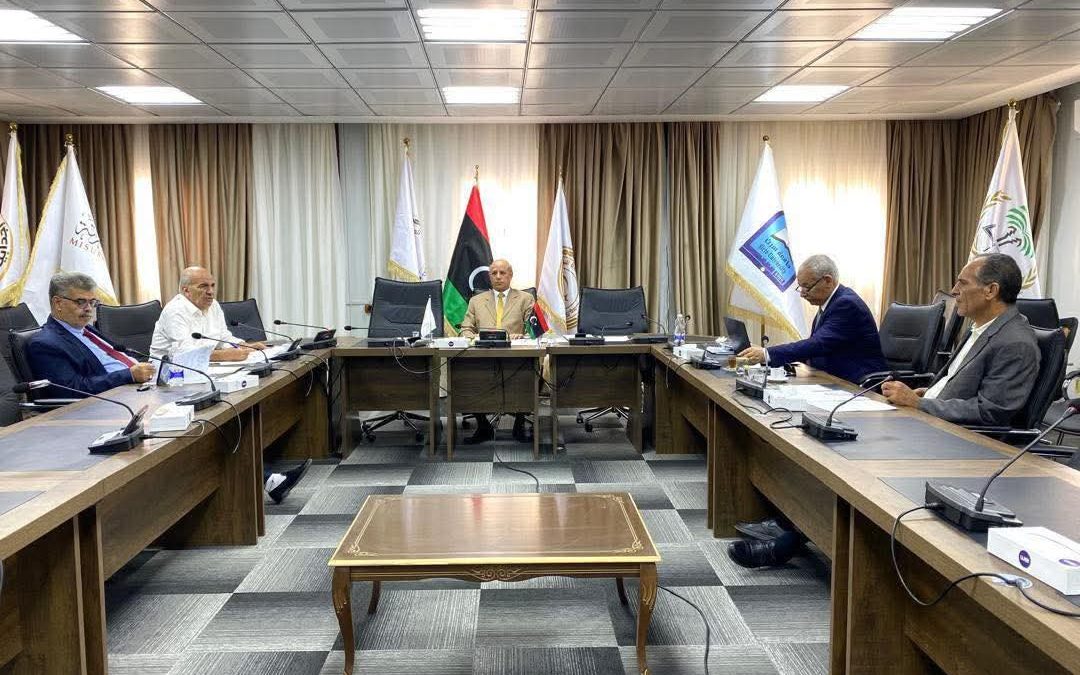 عقدت اللجنة الاستشارية بالوزارة اجتماعها الدوري لشهر فبراير 2026م في قاعة الاجتماعات بديوان الوزارة