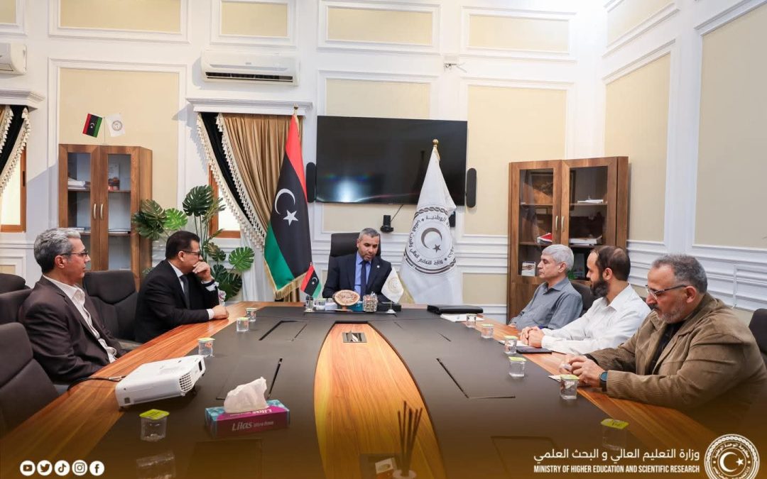 وزير التعليم العالي يعقد اجتماعًا مع اللجنة الاستشارية ويؤكد دورها في دعم تطوير المنظومة التعليمية   