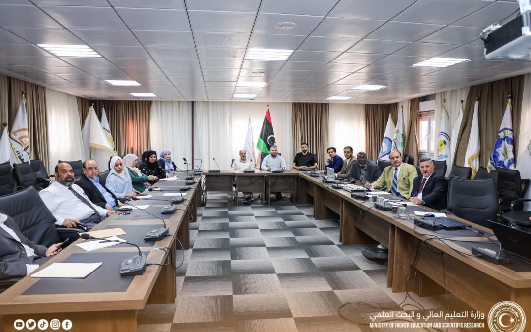 أقامت إدارة شؤون الجامعات، بالتعاون مع إدارة الموارد البشرية، ورشة عمل بعنوان “تعزيز المهارات الوظيفية باستخدام التقنيات الحديثة للذكاء الاصطناعي”