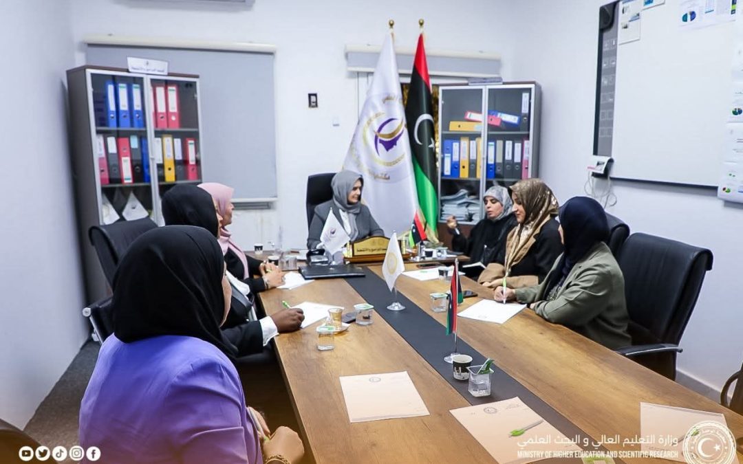 اجتماع مديرة مكتب دعم وتمكين المرأة بوزارة التعليم العالي