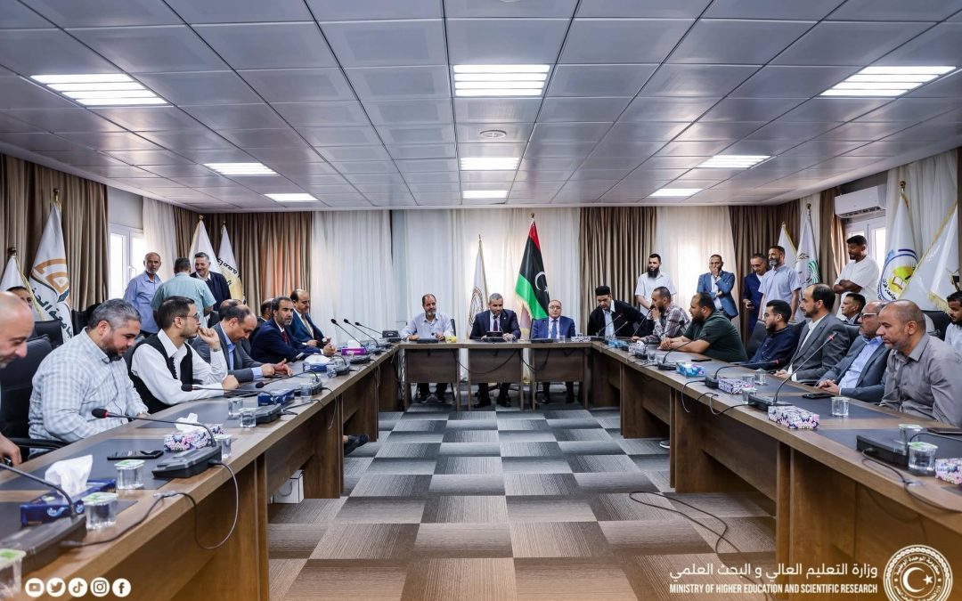 لقاء وزير التعليم العالي والبحث العلمي  بموظفي ديوان الوزارة بمناسبة عيد الأضحى المبارك