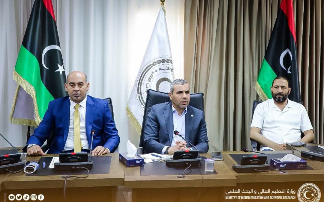 لقاء وزير التعليم العالي والبحث العلمي  بالنقيب العام لموظفي التعليم العالي ونقباء الجامعات والأكاديمية الليبية