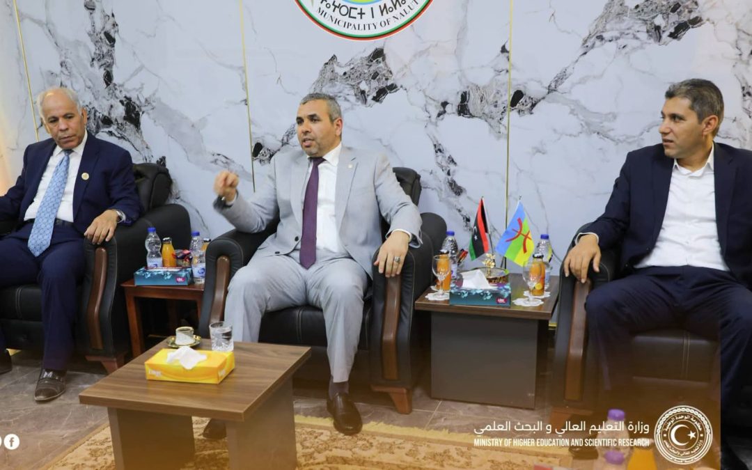 وزير التعليم العالي يلتقي عميد وأعضاء المجلس البلدي لبلدية نالوت وعمداء كليات الجامعة