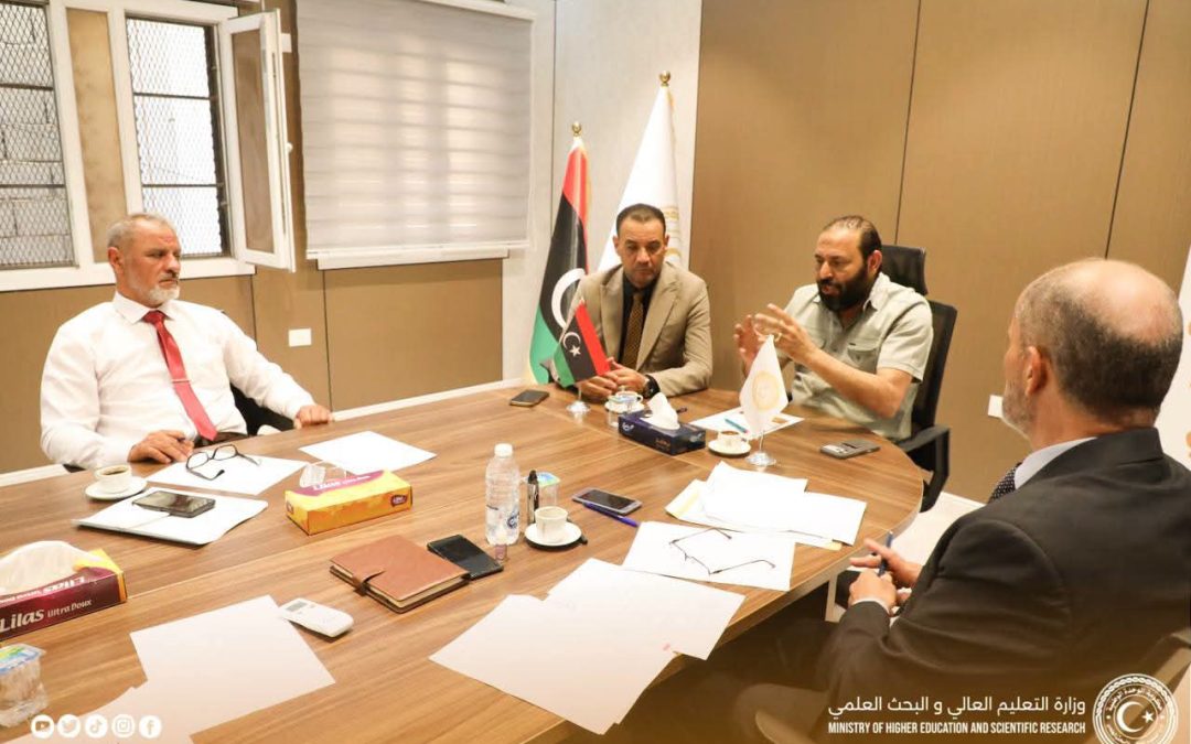  إدارة التوعية والإرشاد الطلابي بالوزارة تجتمع بمدراء مكاتبها بالجامعات